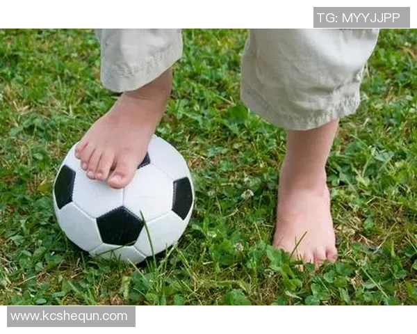 足球明星洗脚高清图片展现运动员生活中的另一面与真实瞬间 足球明星洗脚高清图片展现运动员生活中的另一面与真实瞬间